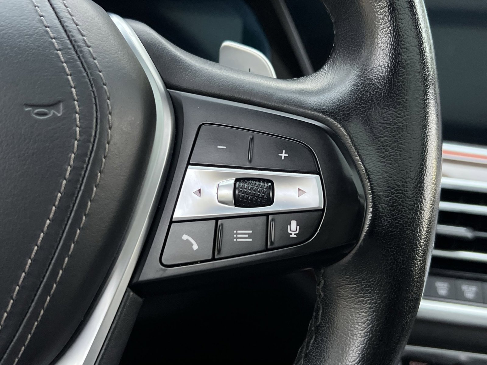 Used 2022 BMW X5 xDrive40i w/ Parking Assistance Package image 29