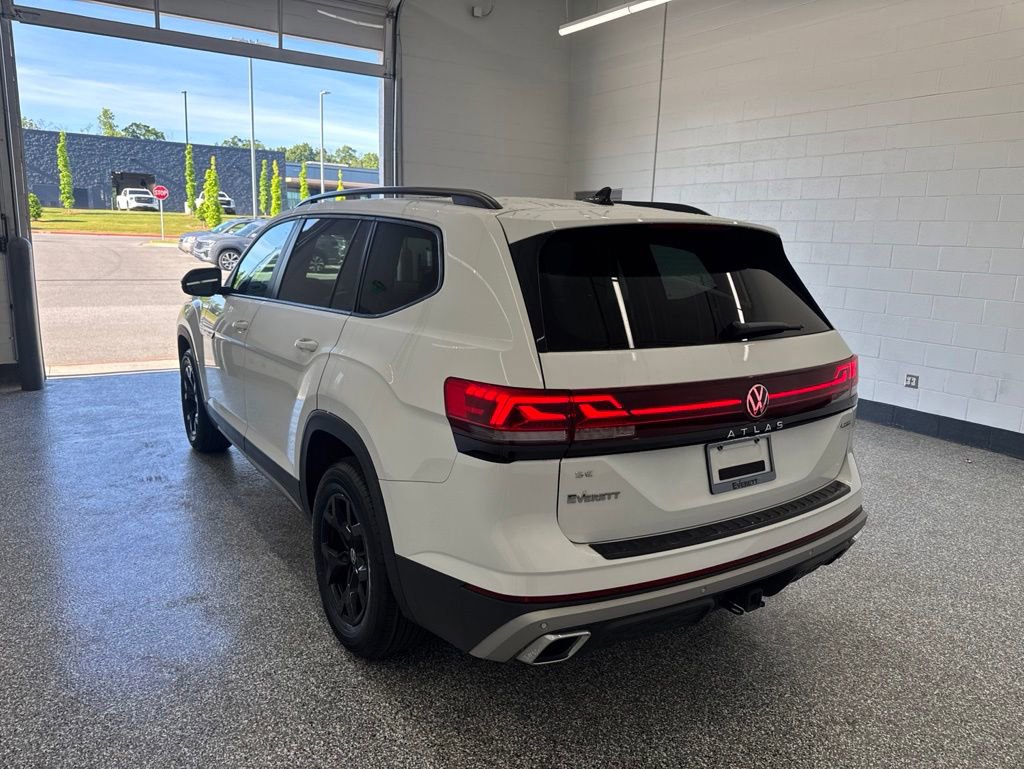 Certified 2025 Volkswagen Atlas Peak Edition SE AWD/4WD image 3