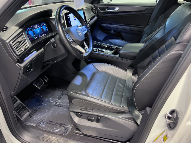 Certified 2025 Volkswagen Atlas Cross Sport SEL R-Line AWD/4WD image 7