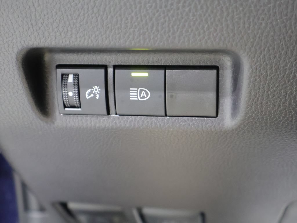 Used 2025 Toyota RAV4 XLE AWD/4WD image 32