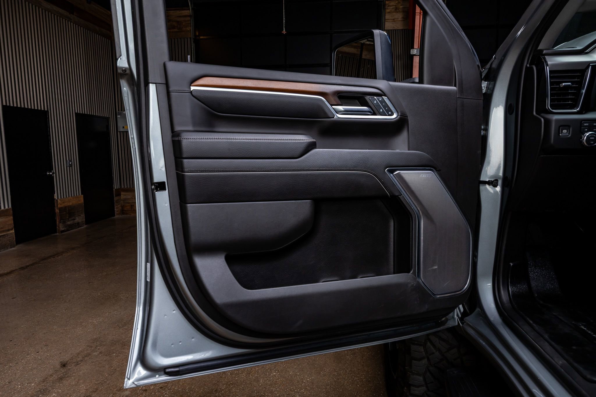 Used 2024 GMC Sierra 3500 Denali w/ Denali Reserve Package image 35