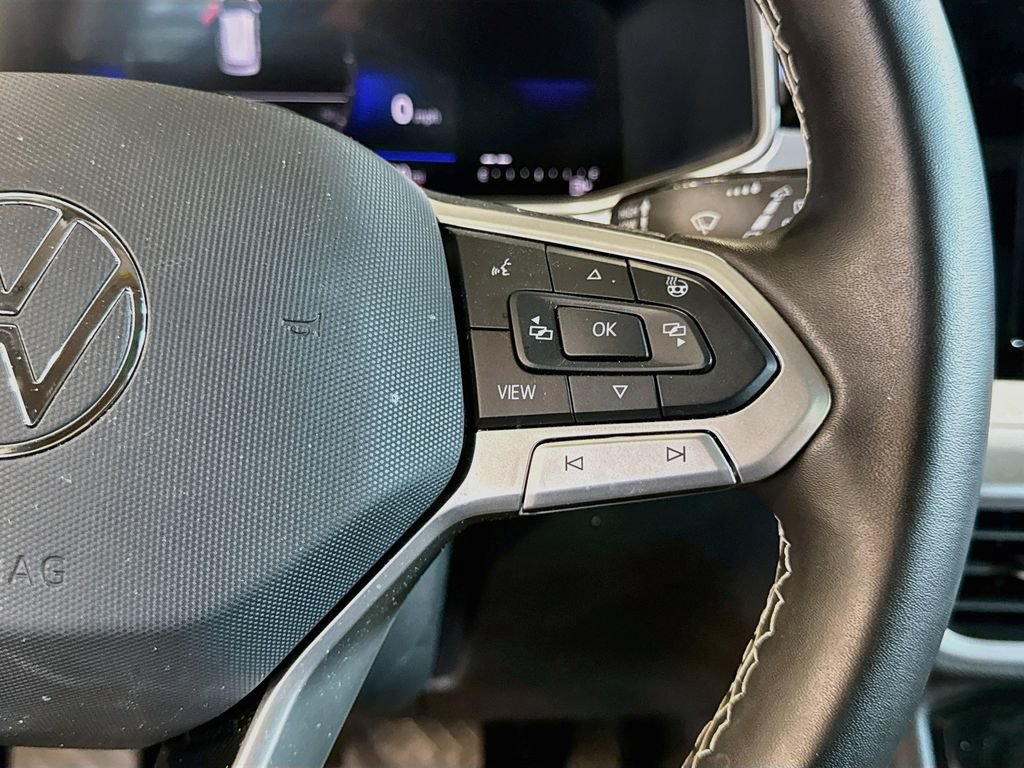Certified 2025 Volkswagen Taos SE AWD/4WD image 13