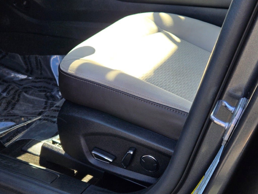 Used 2020 Ford Fusion SE w/ Equipment Group 151A image 19