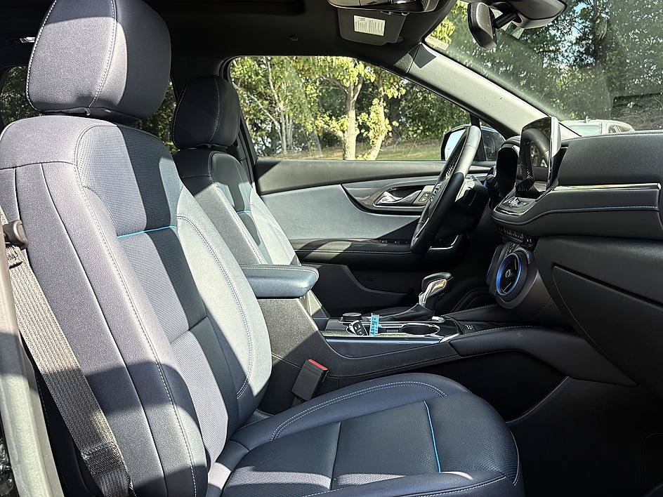 Used 2023 Chevrolet Blazer RS w/ Enhanced Convenience Package FWD image 12