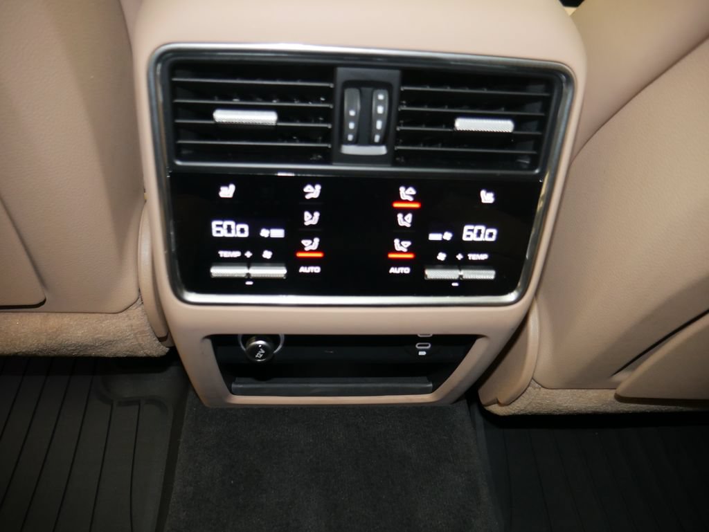 Certified 2023 Porsche Cayenne GTS AWD/4WD image 31