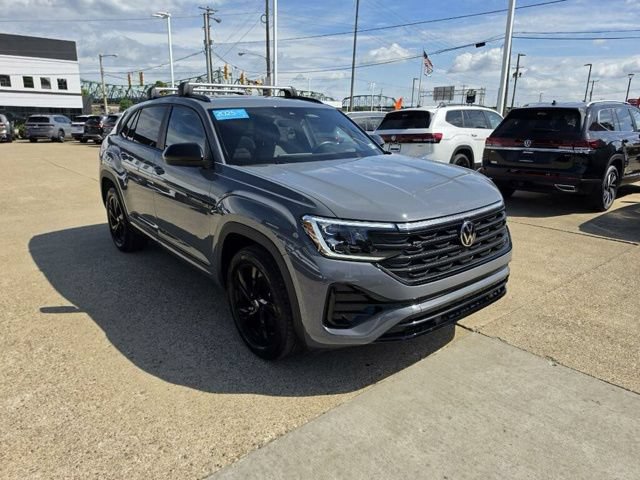Certified 2025 Volkswagen Atlas Cross Sport SEL R-Line AWD/4WD image 2
