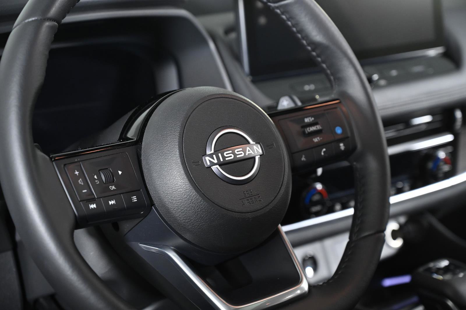 Used 2024 Nissan Rogue Platinum image 14