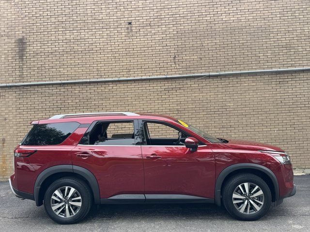 Used 2024 Nissan Pathfinder SL AWD/4WD image 4