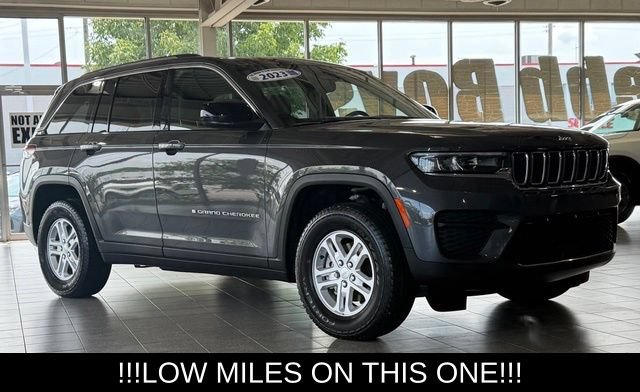 Used 2023 Jeep Grand Cherokee Laredo w/ Trailer Tow Prep Group (B) AWD/4WD image 2