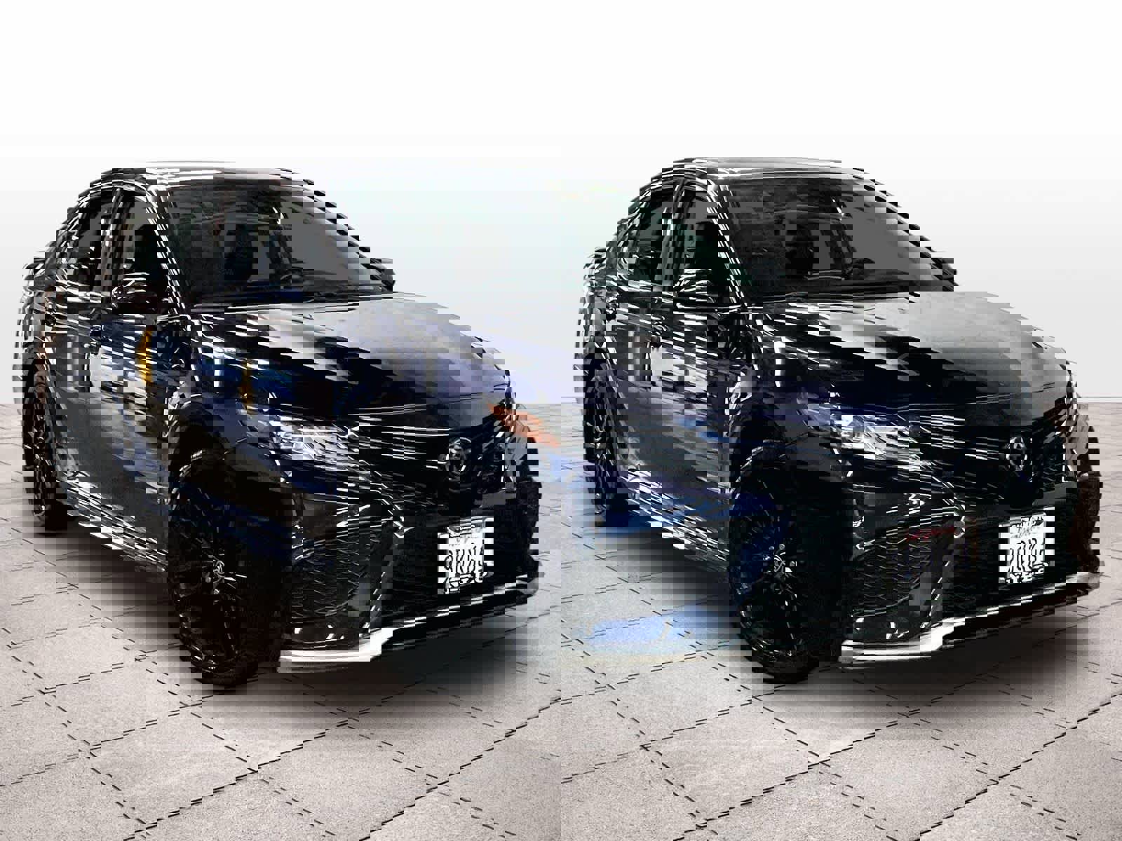 Used 2022 Toyota Camry XSE FWD image 2