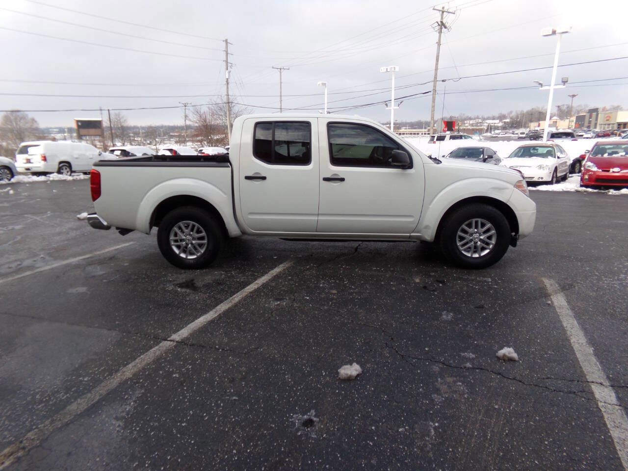 Used 2018 Nissan Frontier SV image 5