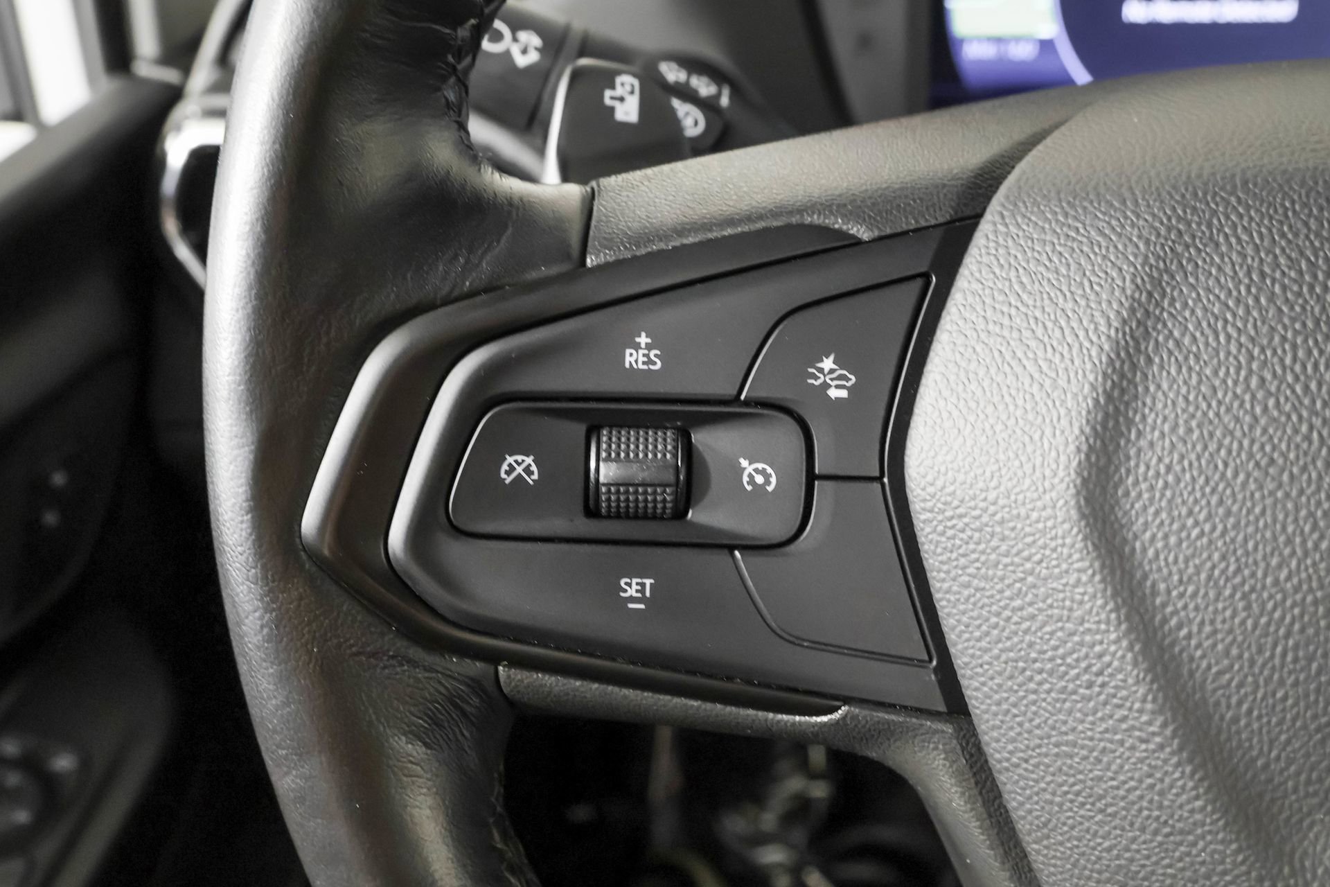 Used 2023 Chevrolet Bolt LT FWD image 27