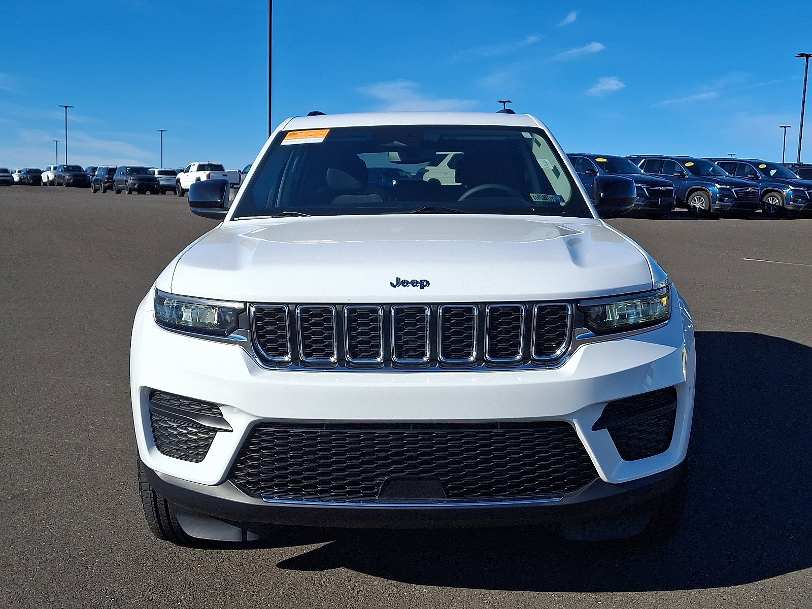 Certified 2024 Jeep Grand Cherokee Laredo image 2