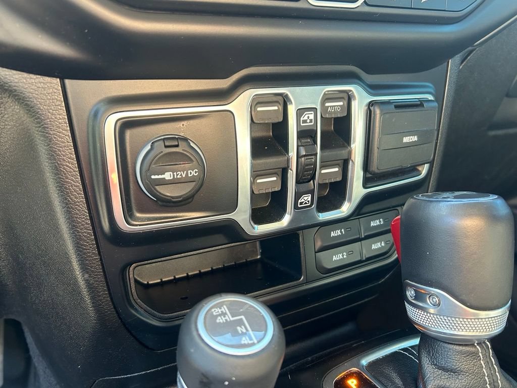 Used 2019 Jeep Wrangler Unlimited Sahara AWD/4WD image 21