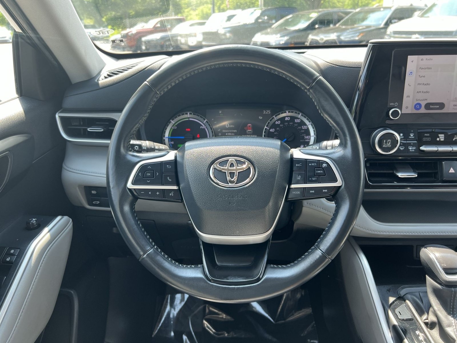 Used 2023 Toyota Highlander LE AWD/4WD image 16