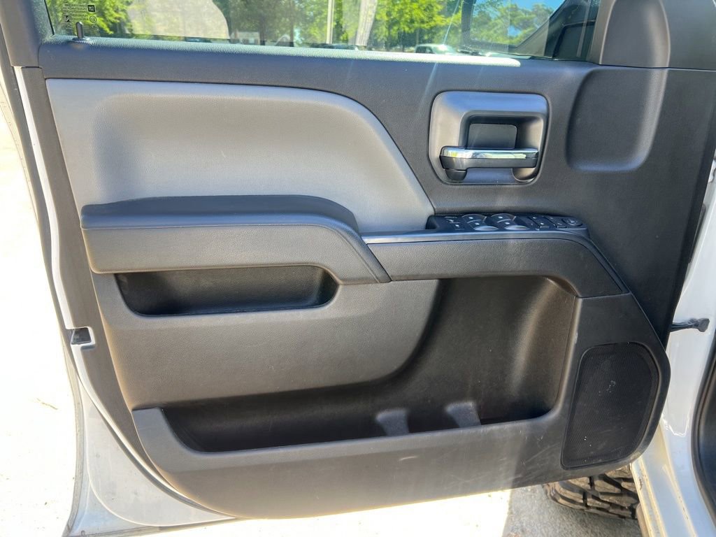 Used 2018 Chevrolet Silverado 1500 Custom w/ Custom Convenience Package AWD/4WD image 17