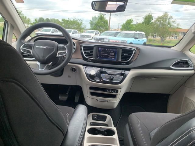 Used 2023 Chrysler Voyager LX FWD image 25