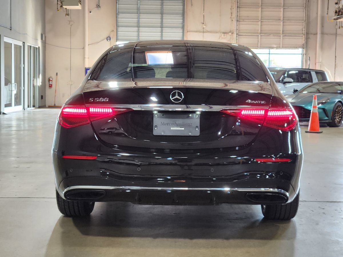 Used 2022 Mercedes-Benz S 580 4MATIC Sedan w/ AMG Line Package image 10