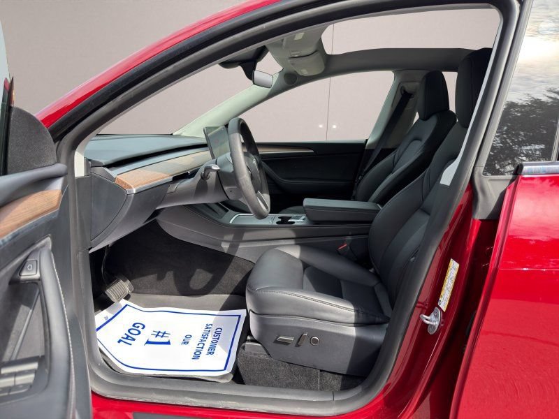 Used 2024 Tesla Model Y Long Range AWD/4WD image 9
