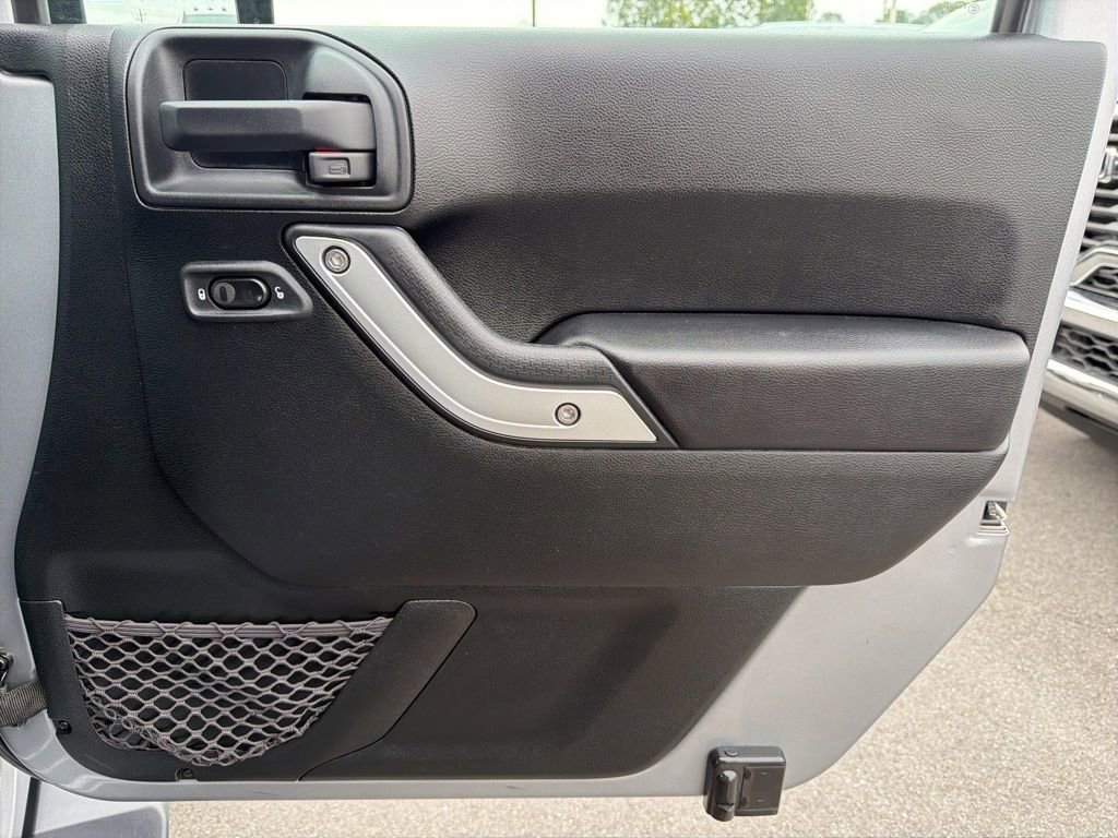 Used 2018 Jeep Wrangler Unlimited Sahara image 21