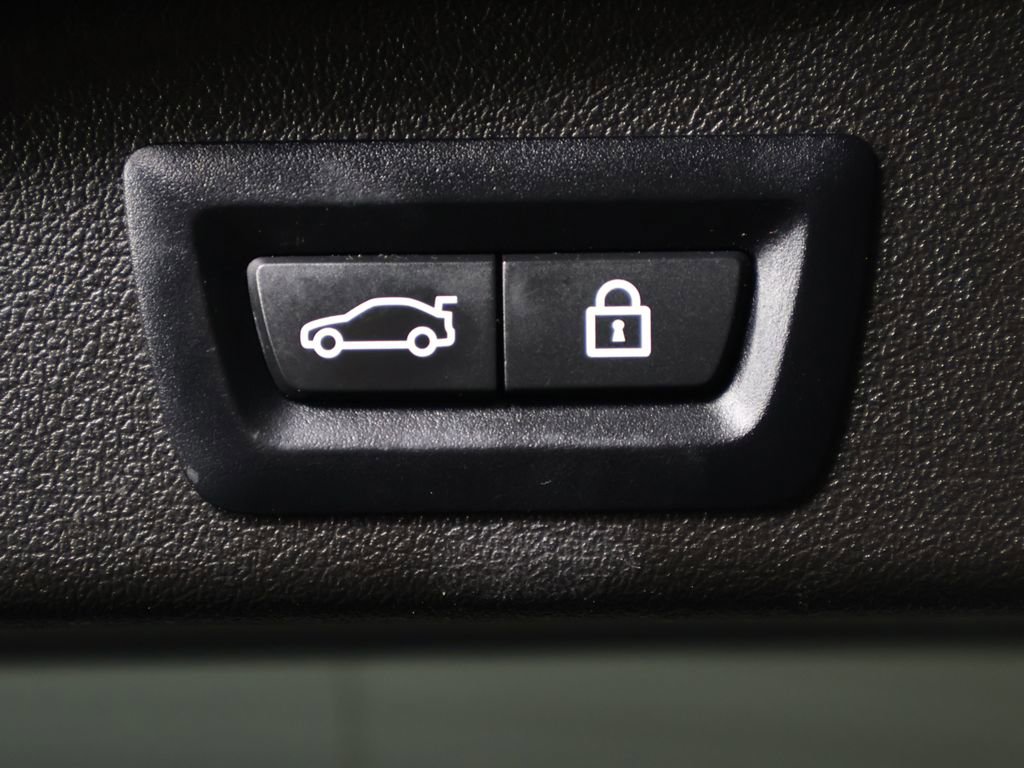 Used 2022 BMW X5 xDrive40i w/ M Sport Package image 21