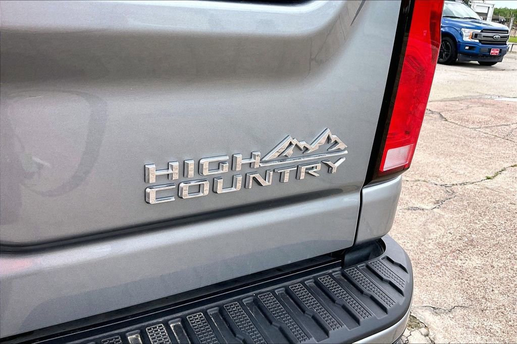 Used 2025 Chevrolet Silverado 2500 High Country w/ High Country Premium Package AWD/4WD image 21