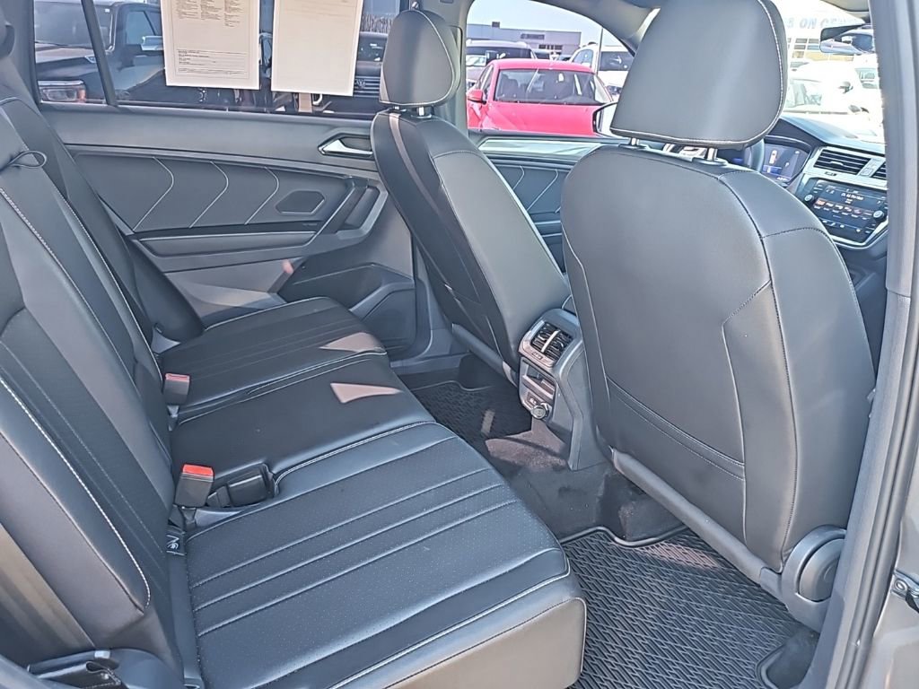 Certified 2023 Volkswagen Tiguan SE R-Line image 15