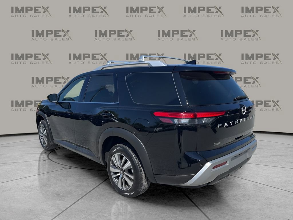 Used 2023 Nissan Pathfinder SL AWD/4WD image 3