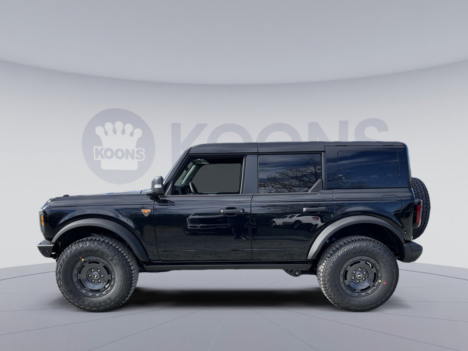 New 2025 Ford Bronco Badlands image 2