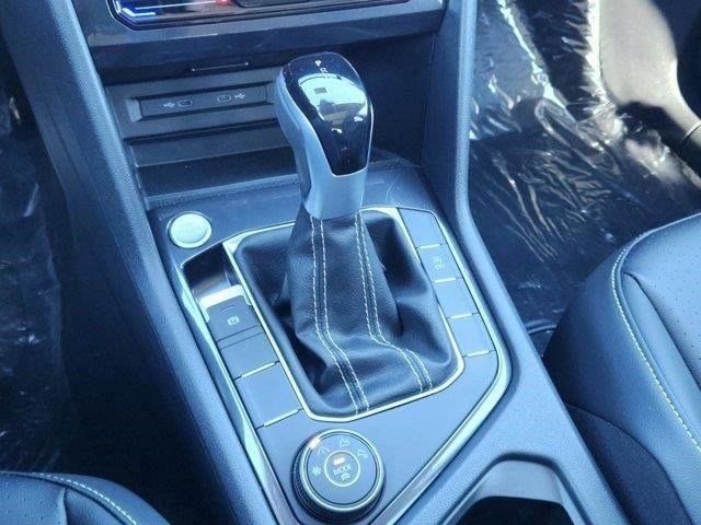 Certified 2024 Volkswagen Tiguan SE image 18