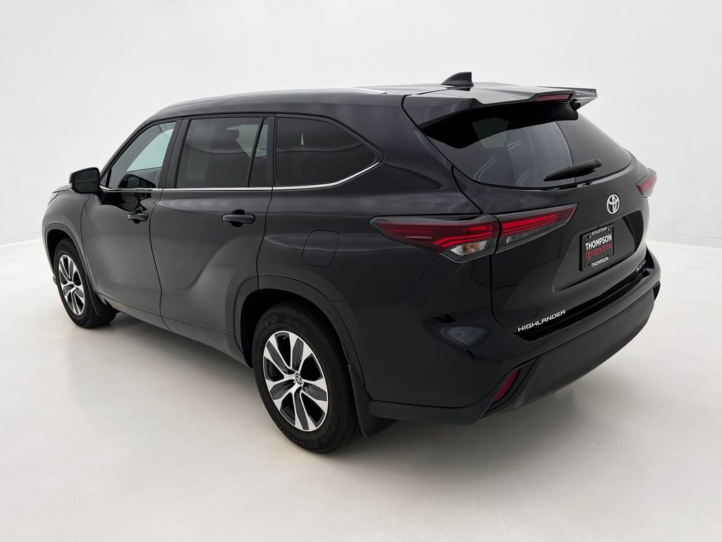 Used 2024 Toyota Highlander XLE image 9