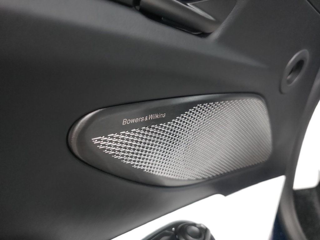 Used 2025 Aston Martin V8 Vantage Coupe RWD image 7