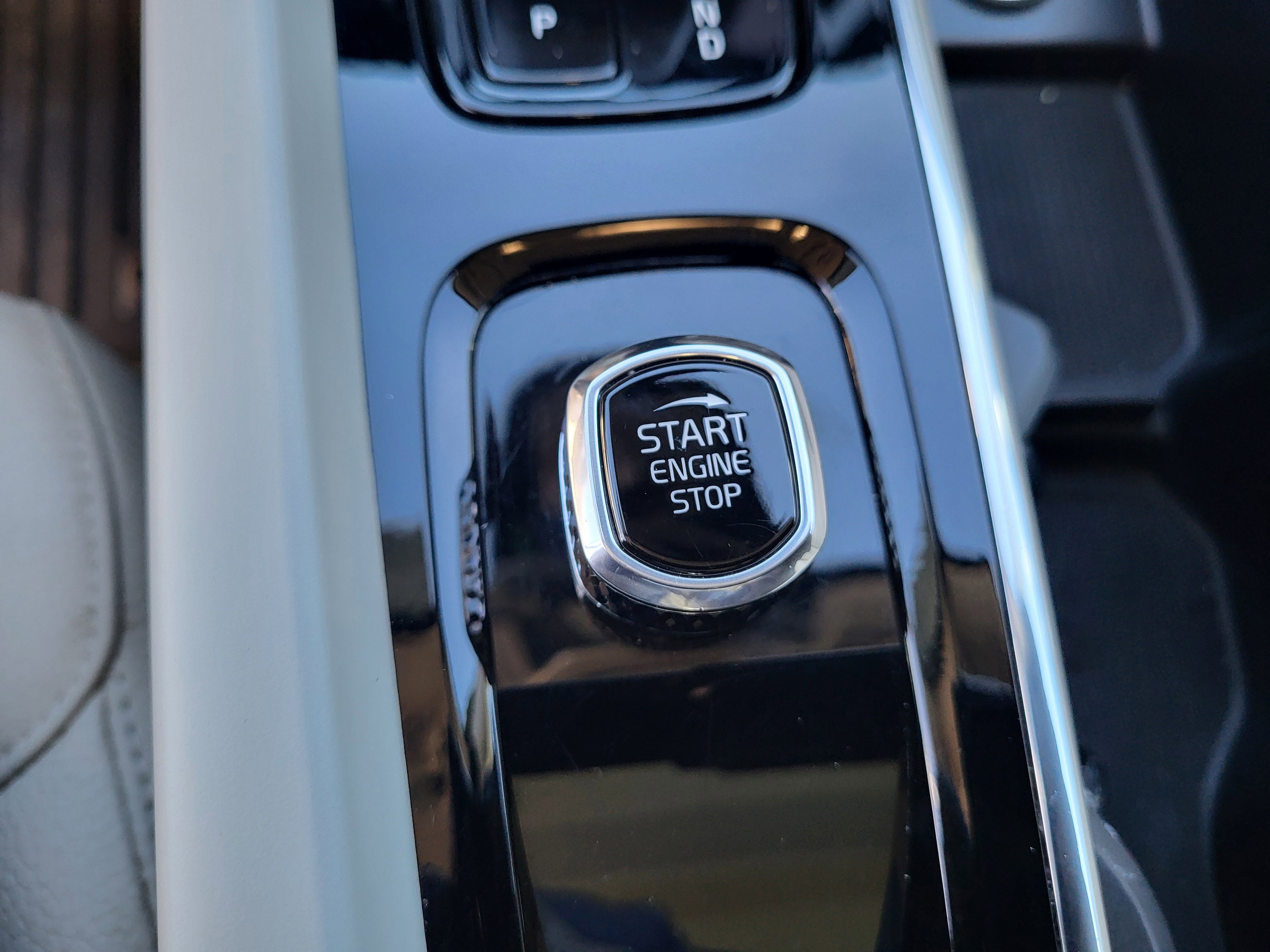 Certified 2024 Volvo XC60 T8 Plus w/ Protection Package Premier image 22