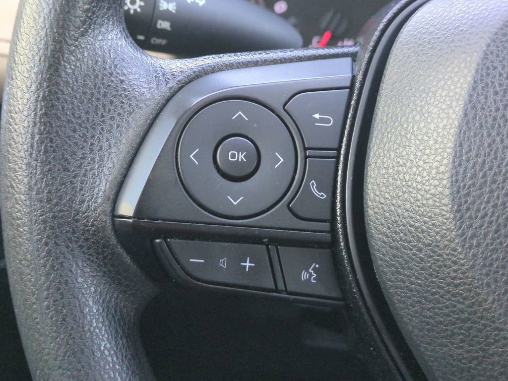 Used 2021 Toyota RAV4 LE image 18