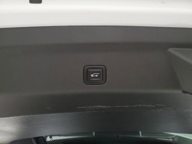 Used 2023 Chevrolet Suburban Premier image 8