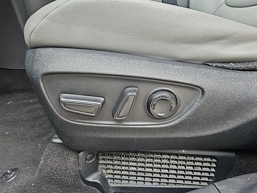 Used 2024 Toyota Sienna XLE image 21