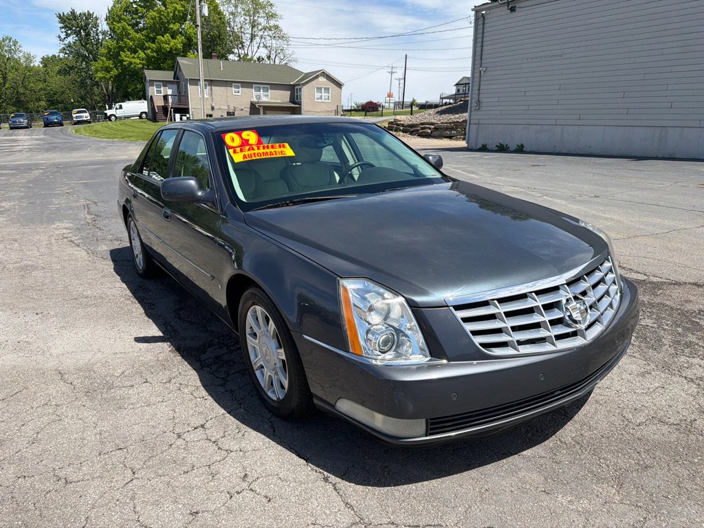 Used 2009 Cadillac DTS w/ Trunk Convenience Package FWD image 4