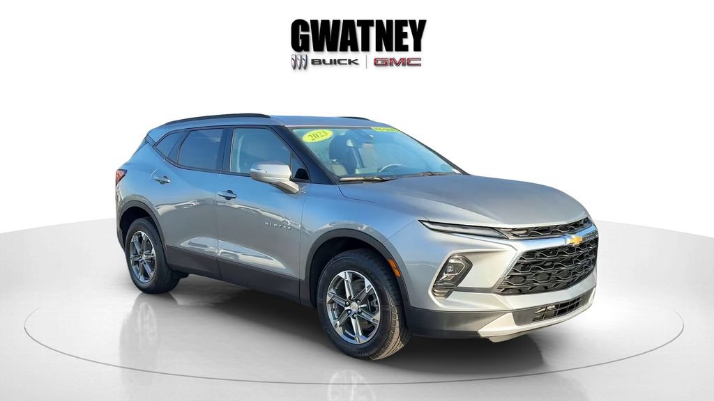 Used 2023 Chevrolet Blazer LT FWD image 3