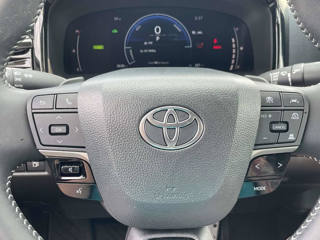 Used 2026 Toyota Camry SE FWD image 25