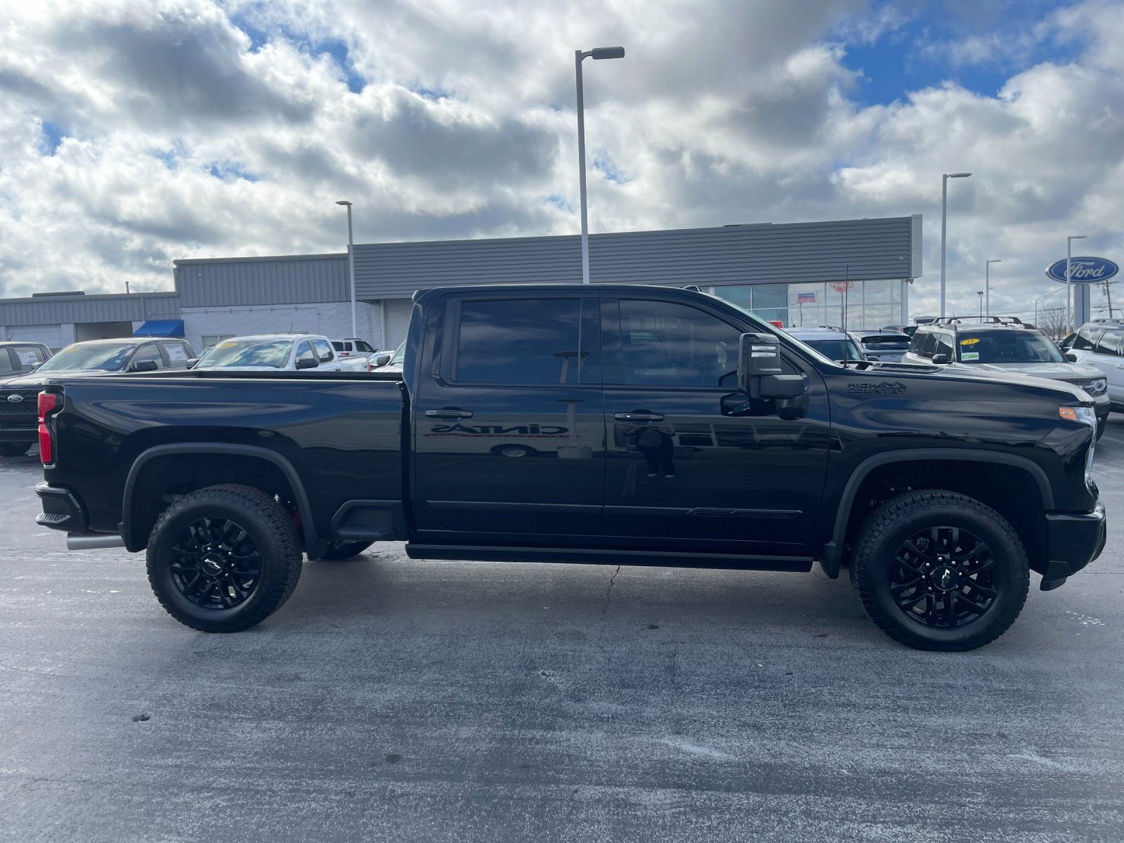 Used 2025 Chevrolet Silverado 2500 High Country w/ High Country Premium Package image 2