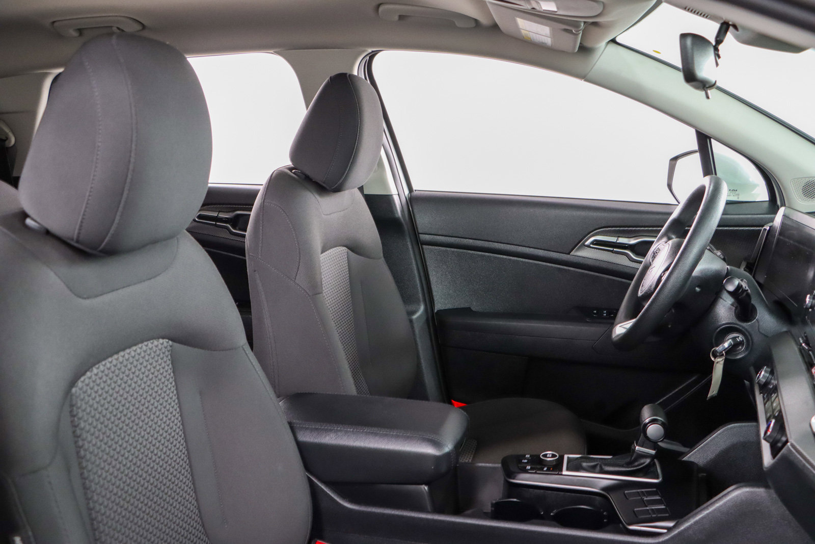 Used 2024 Kia Sportage LX image 23