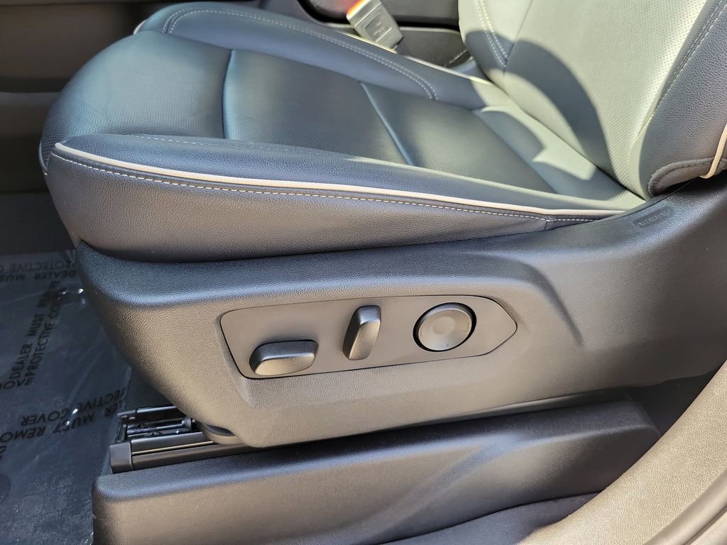 Used 2023 Chevrolet Suburban Premier w/ Advanced Technology Package image 20