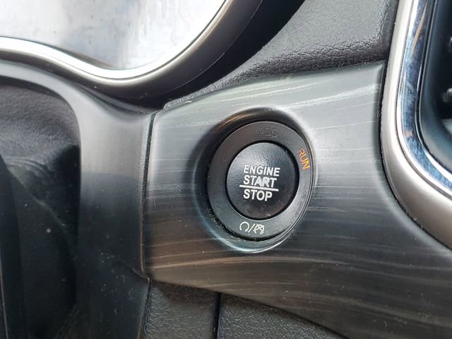 Used 2019 Jeep Grand Cherokee Laredo AWD/4WD image 16