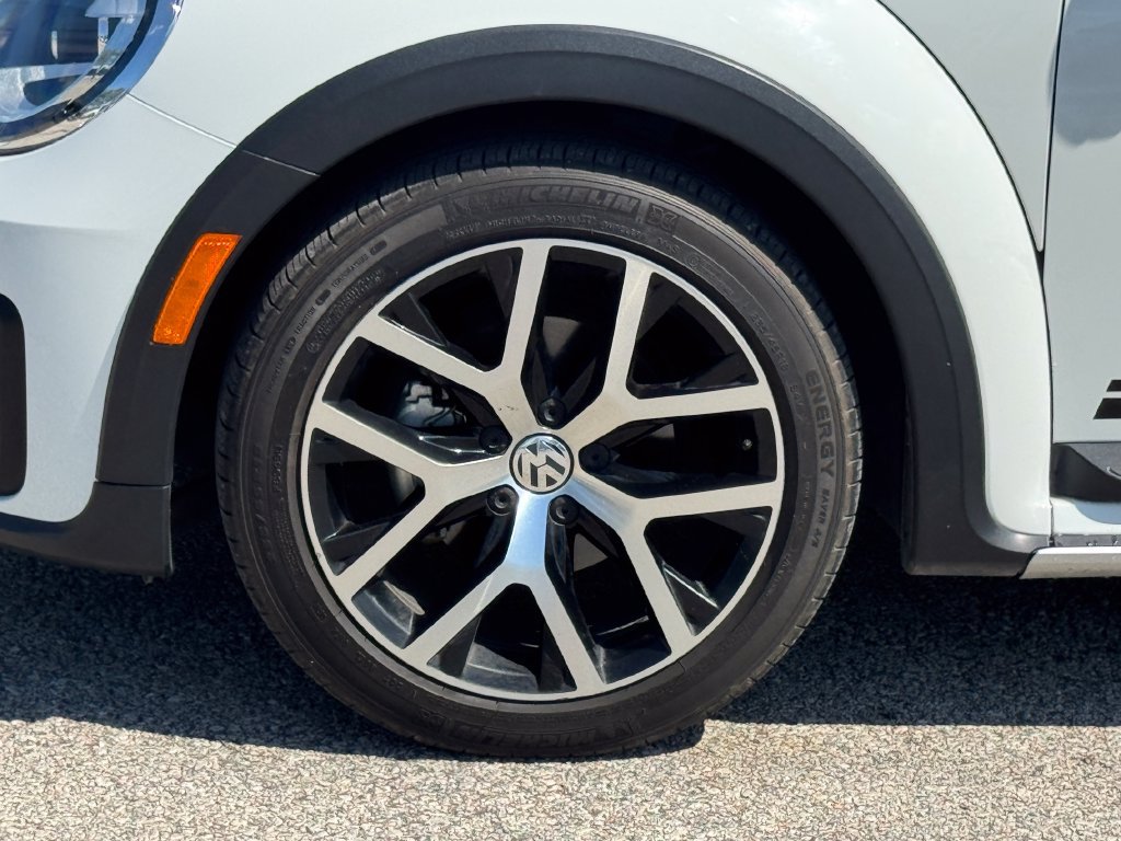 Used 2018 Volkswagen Beetle 2.0T Dune FWD image 36