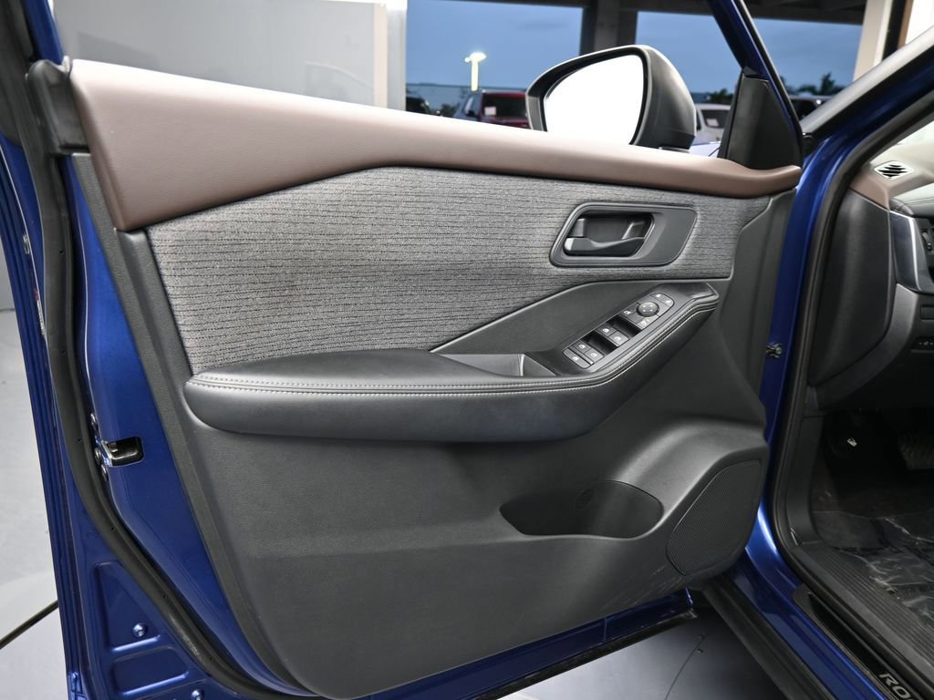 Used 2021 Nissan Rogue S image 15