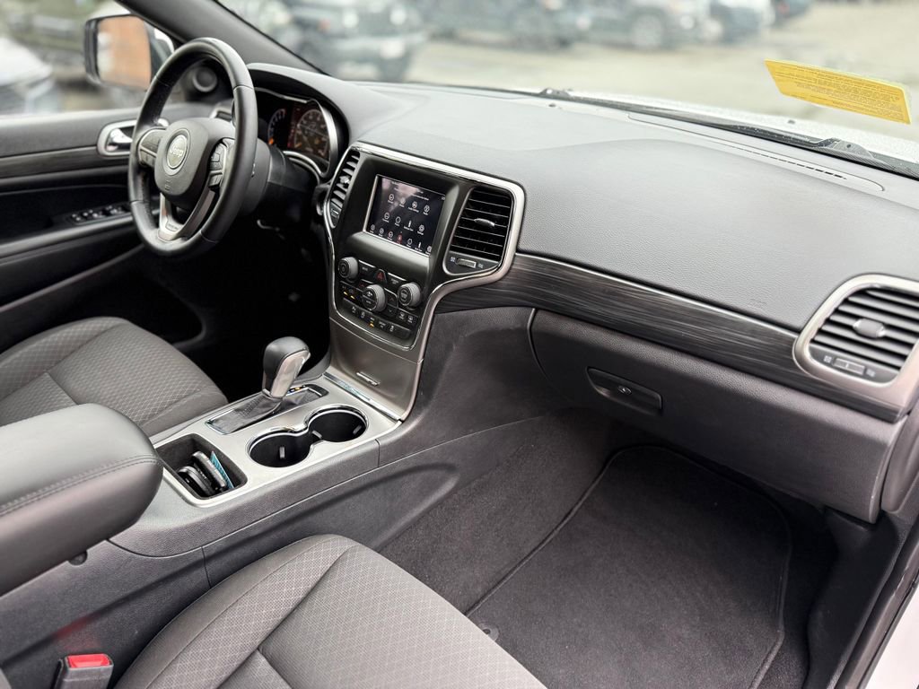 Used 2020 Jeep Grand Cherokee Laredo AWD/4WD image 9
