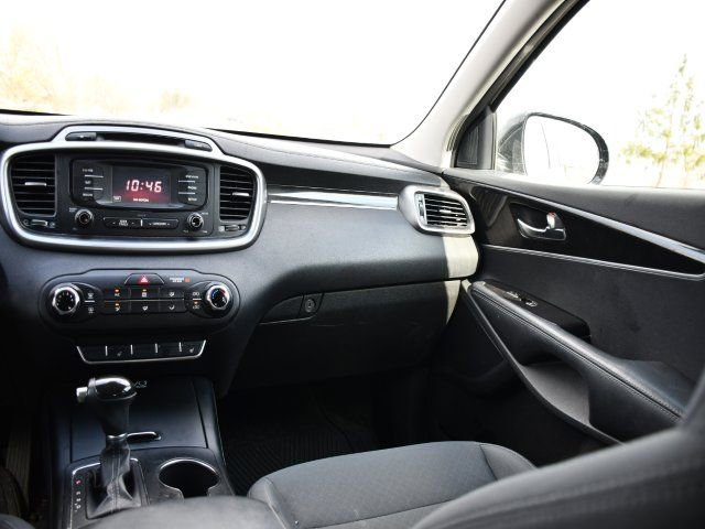 Used 2016 Kia Sorento LX w/ LX Convenience Package image 17