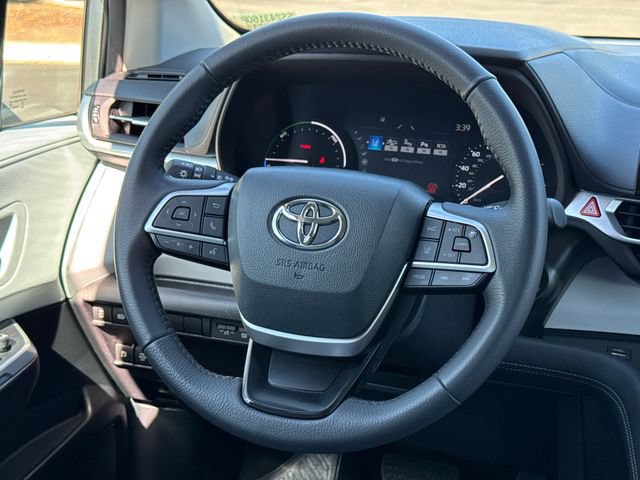 Certified 2025 Toyota Sienna XLE FWD image 24