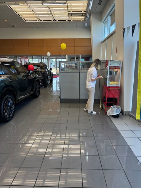 Used 2024 Nissan Armada SL w/ Captain's Chairs Package RWD image 11