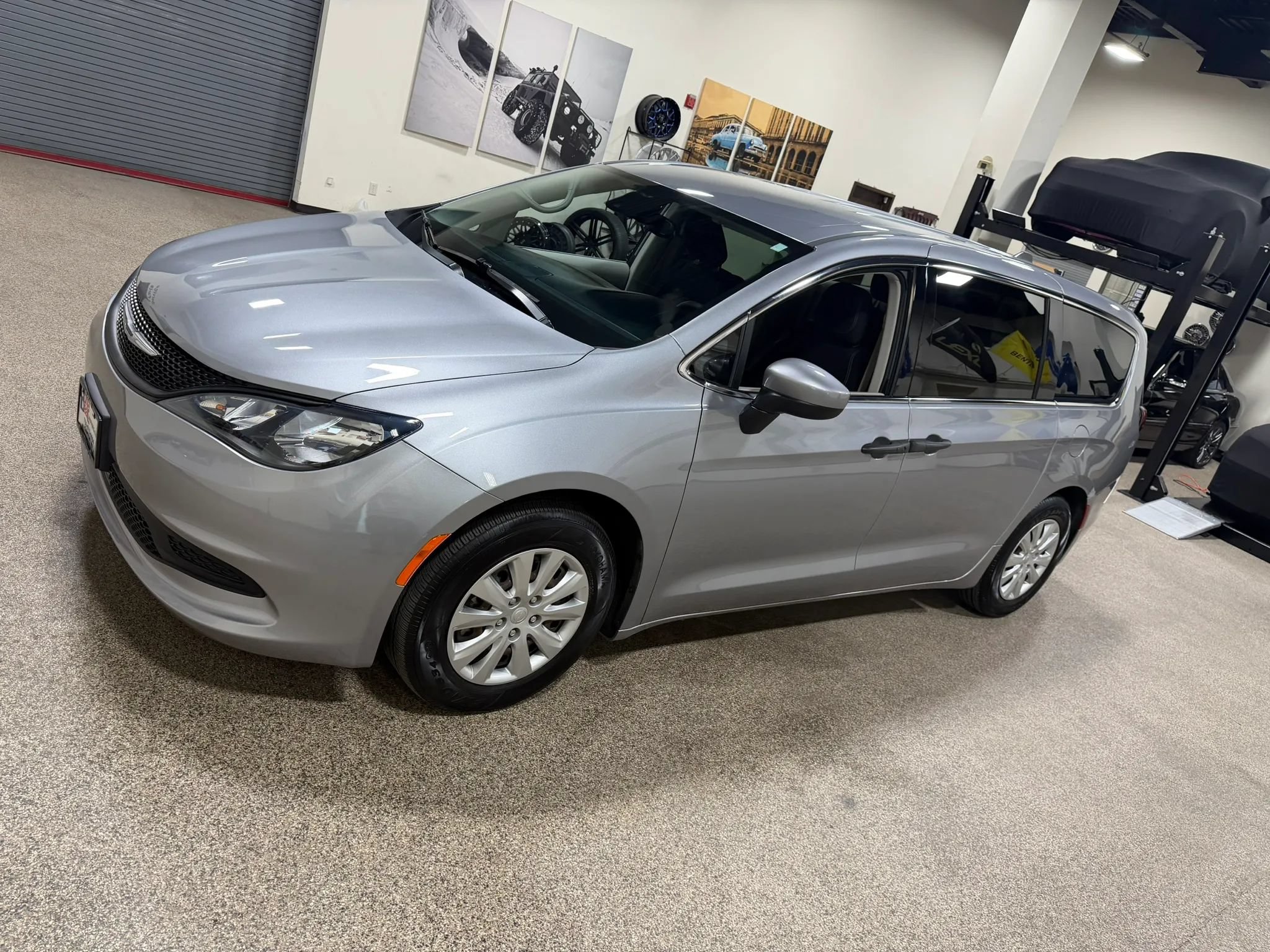 Used 2021 Chrysler Voyager L FWD image 9